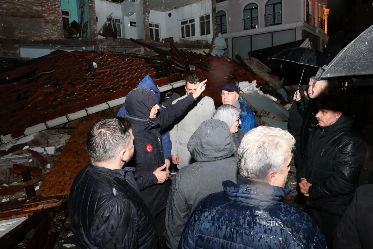 6,1’lik Depremde Bakan Yerlikaya Sahaya İndi