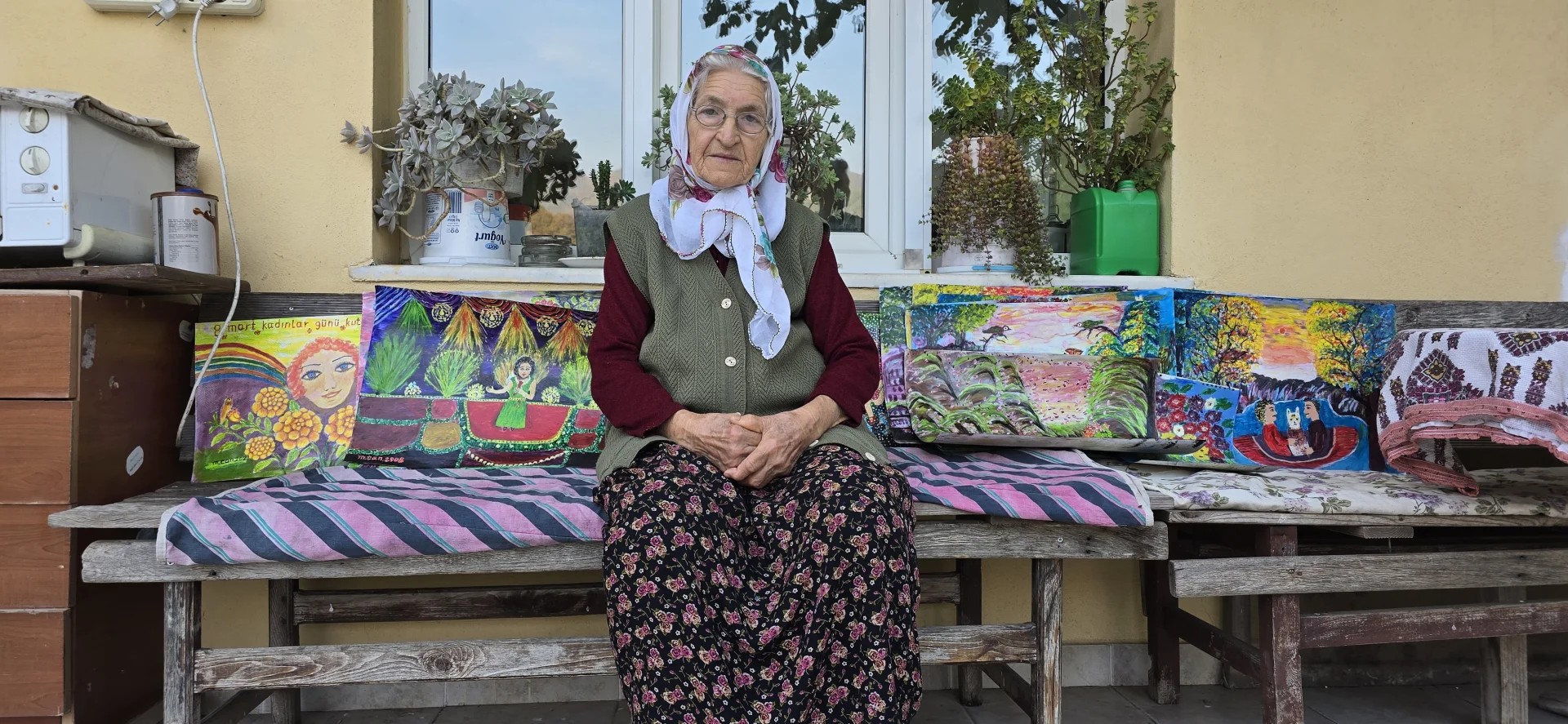 70'inde resimle tanışan Makbule teyze, 89 yaşında üretmeye devam ediyor