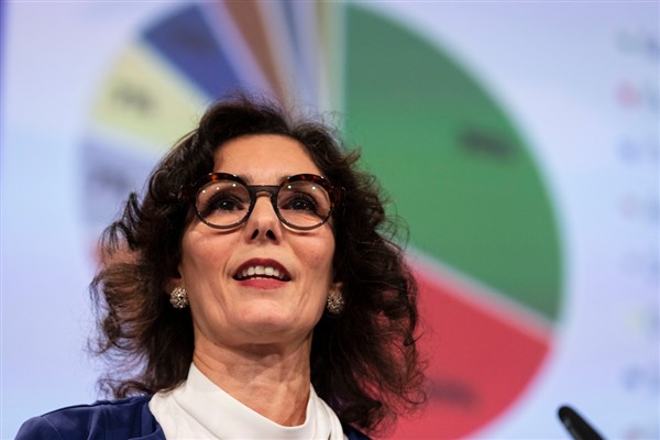 AB Komiseri Lahbib’den Valencia’daki sel felaketinin yıl dönümünde dayanışma mesajı