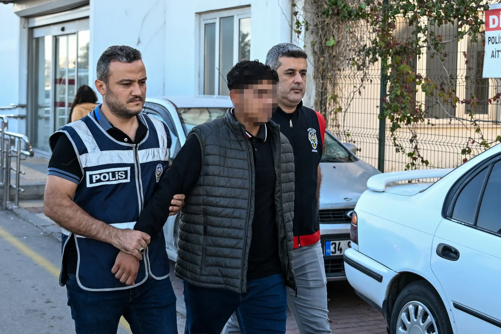 Adana'da 3 lise öğrencisinin yaralandığı bıçaklı kavgayla ilgili 1 zanlı tutuklandı