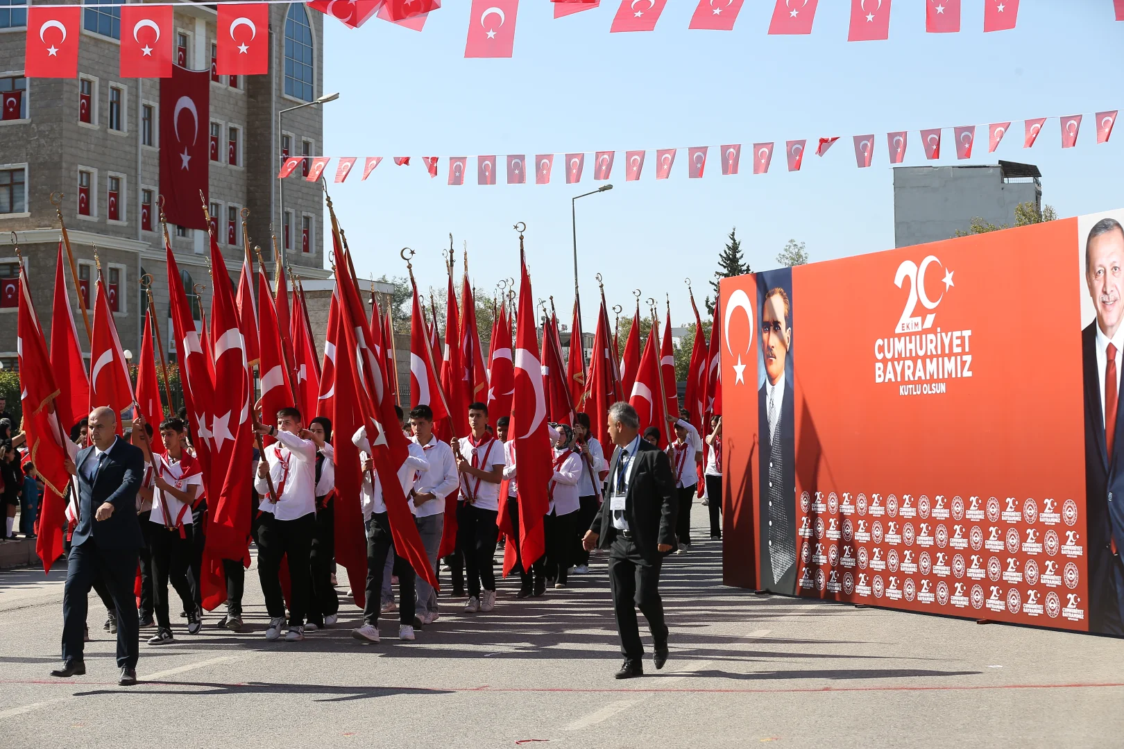 Adıyaman'da Cumhuriyet'in 102. yıl dönümü kutlanıyor
