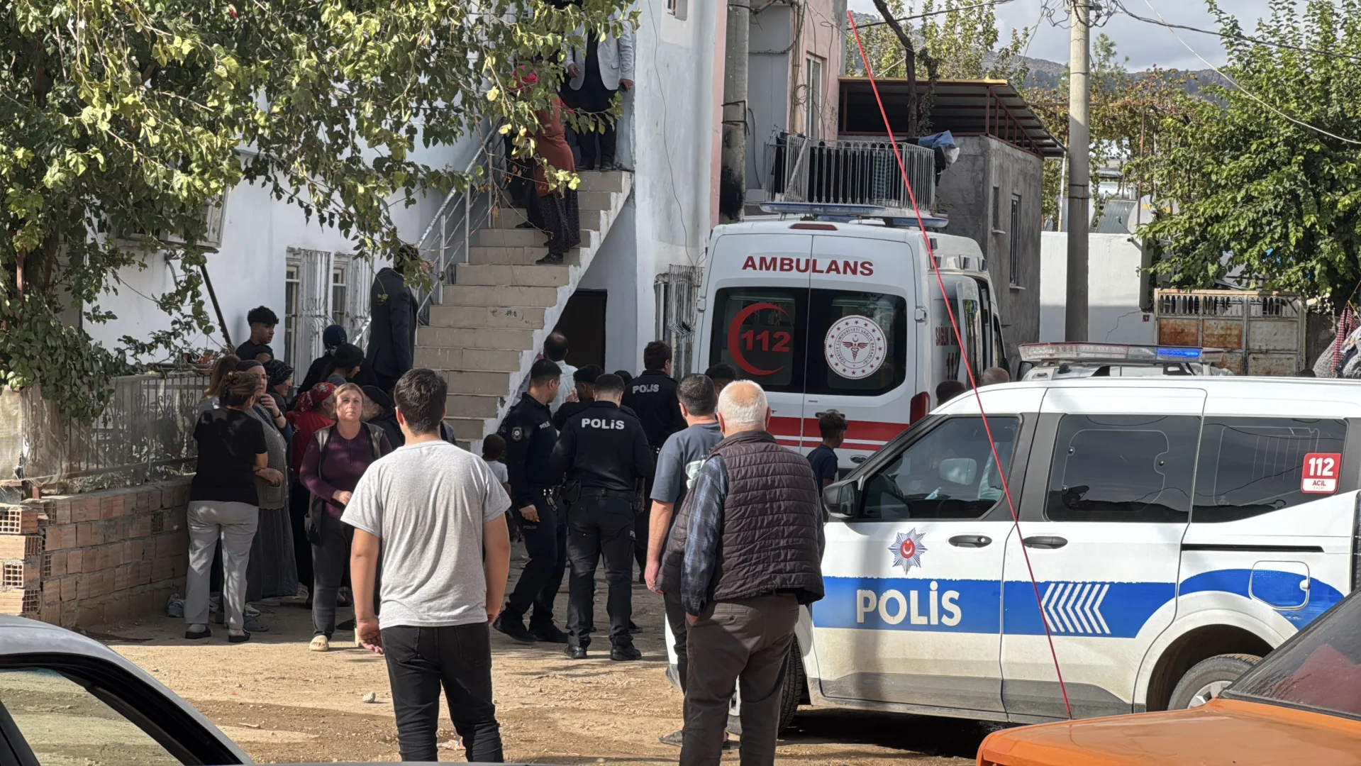 Adıyaman'da dini nikahlı eşini silahla yaralayan kişi intihar etti