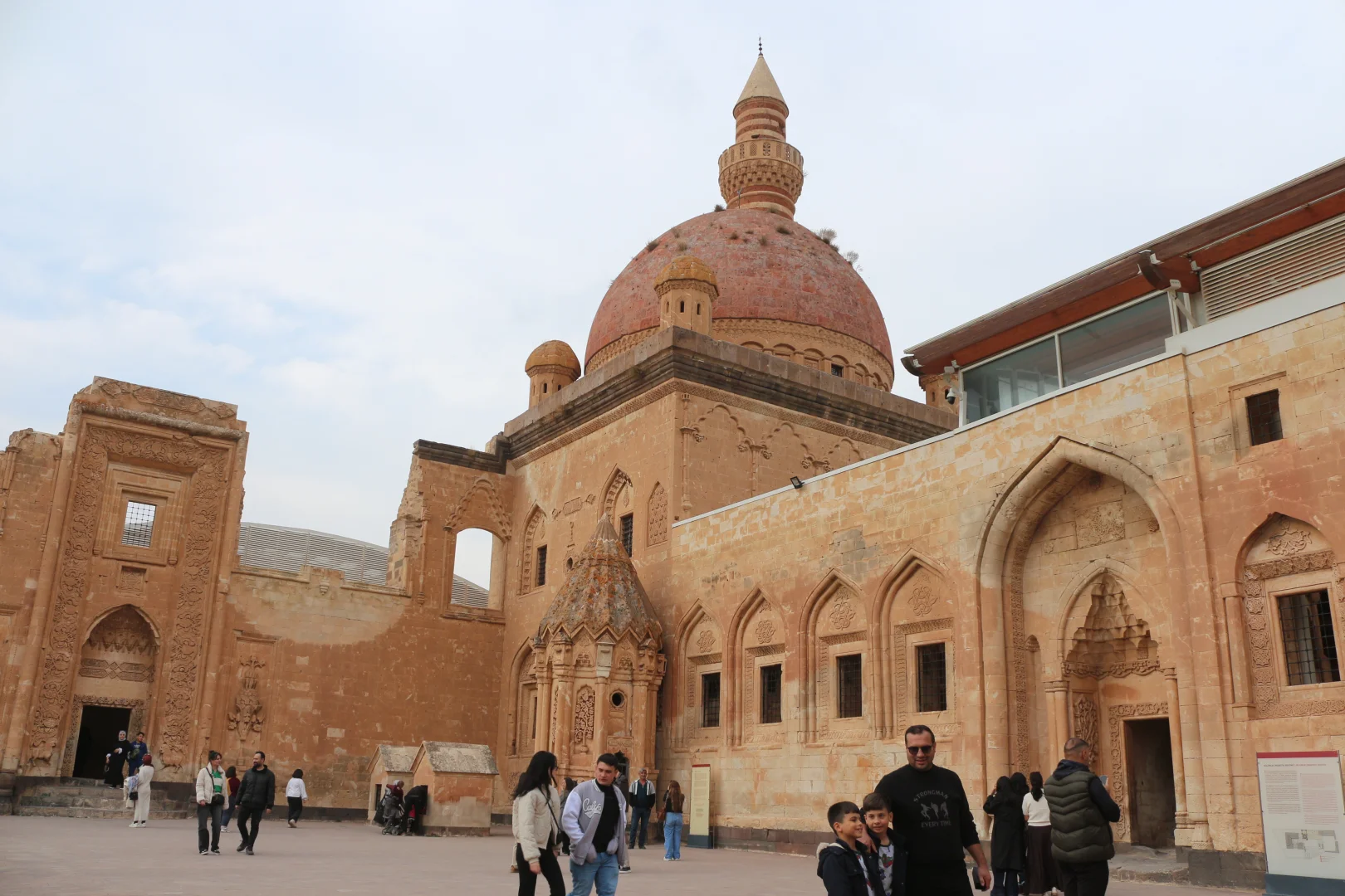 Ağrı'daki İshak Paşa Sarayı'nda ara tatil yoğunluğu yaşanıyor