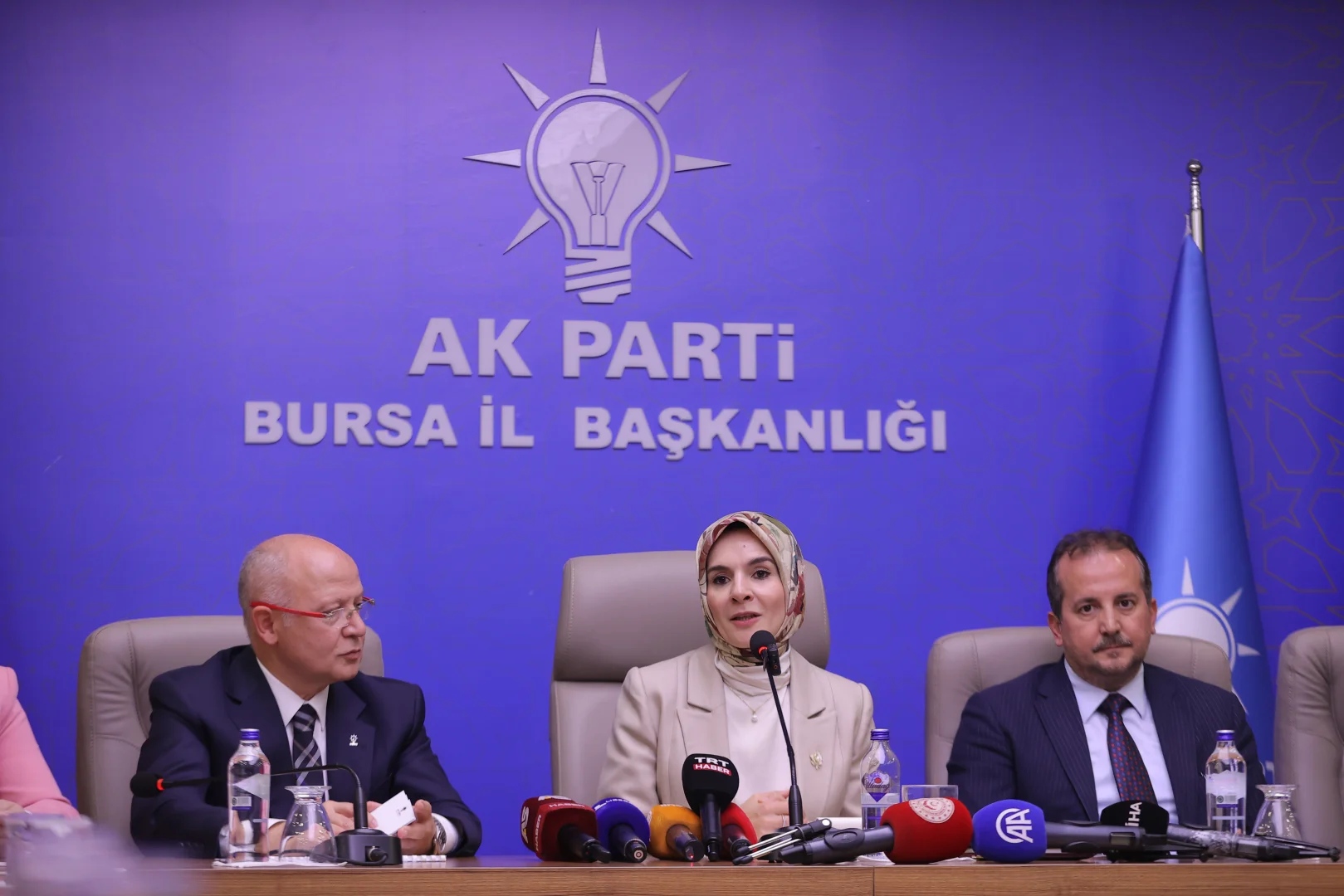 Aile ve Sosyal Hizmetler Bakanı Göktaş, AK Parti Bursa İl Başkanlığı'nda konuştu