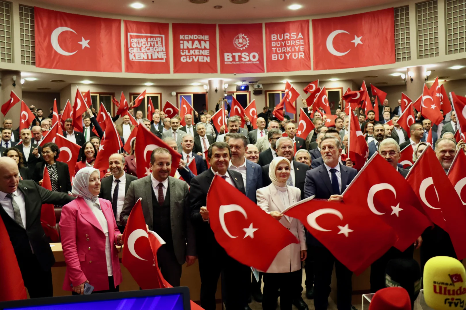 Aile ve Sosyal Hizmetler Bakanı Göktaş, Bursa Ticaret ve Sanayi Odası'nda konuştu