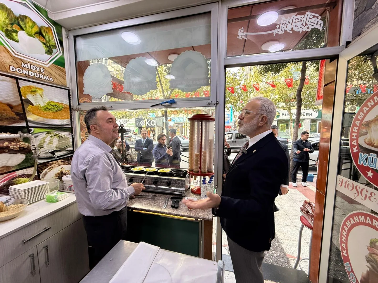 AK Parti Grup Başkanvekili Yenişehirlioğlu, Manisa'da ziyaretlerde bulundu