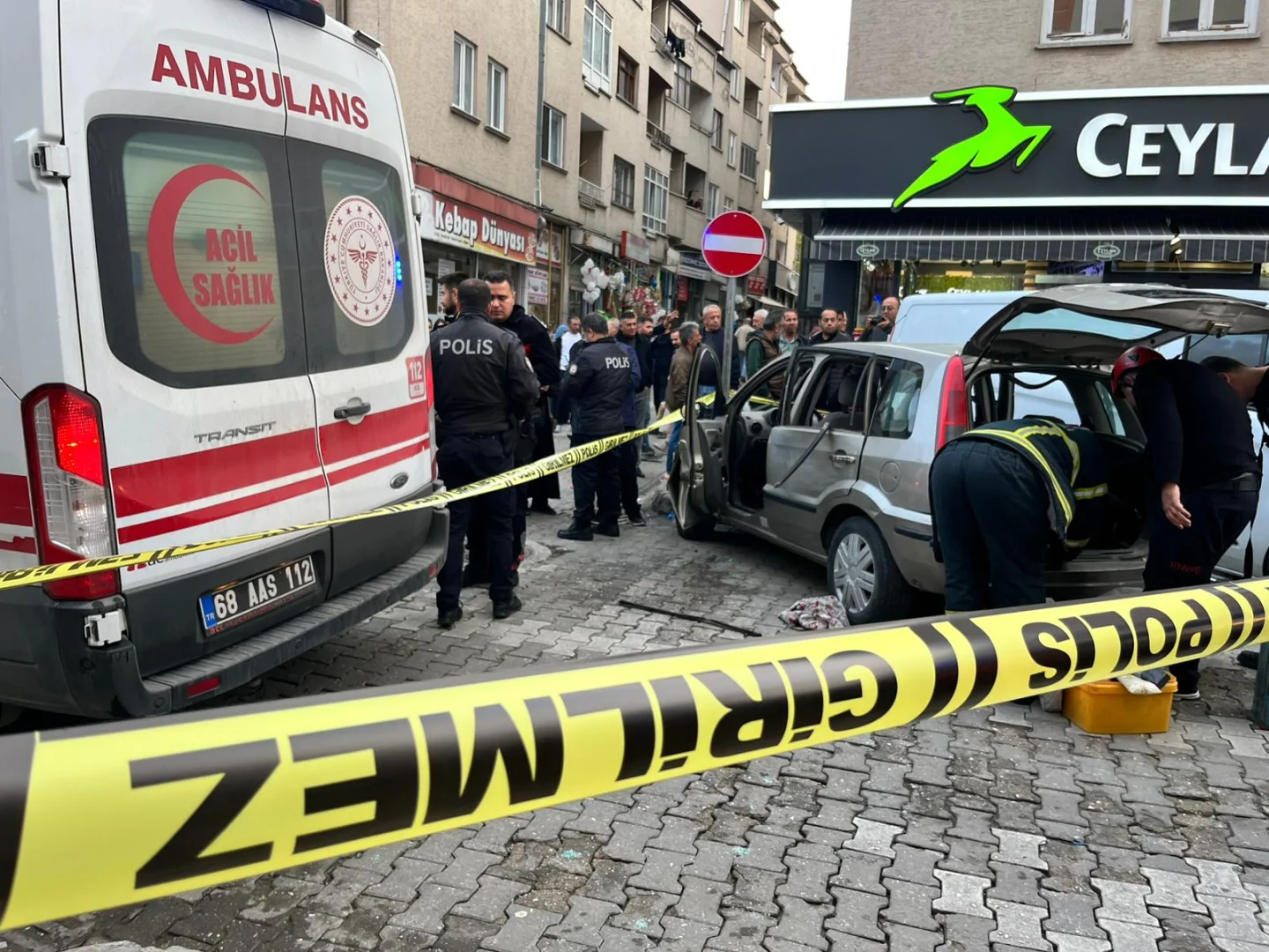 Aksaray'da otomobildeki piknik tüpünün patlaması sonucu sürücü yaralandı