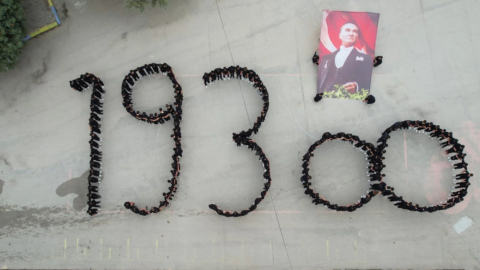 Amasya'da lise öğrencilerinden "1938" koreografisi