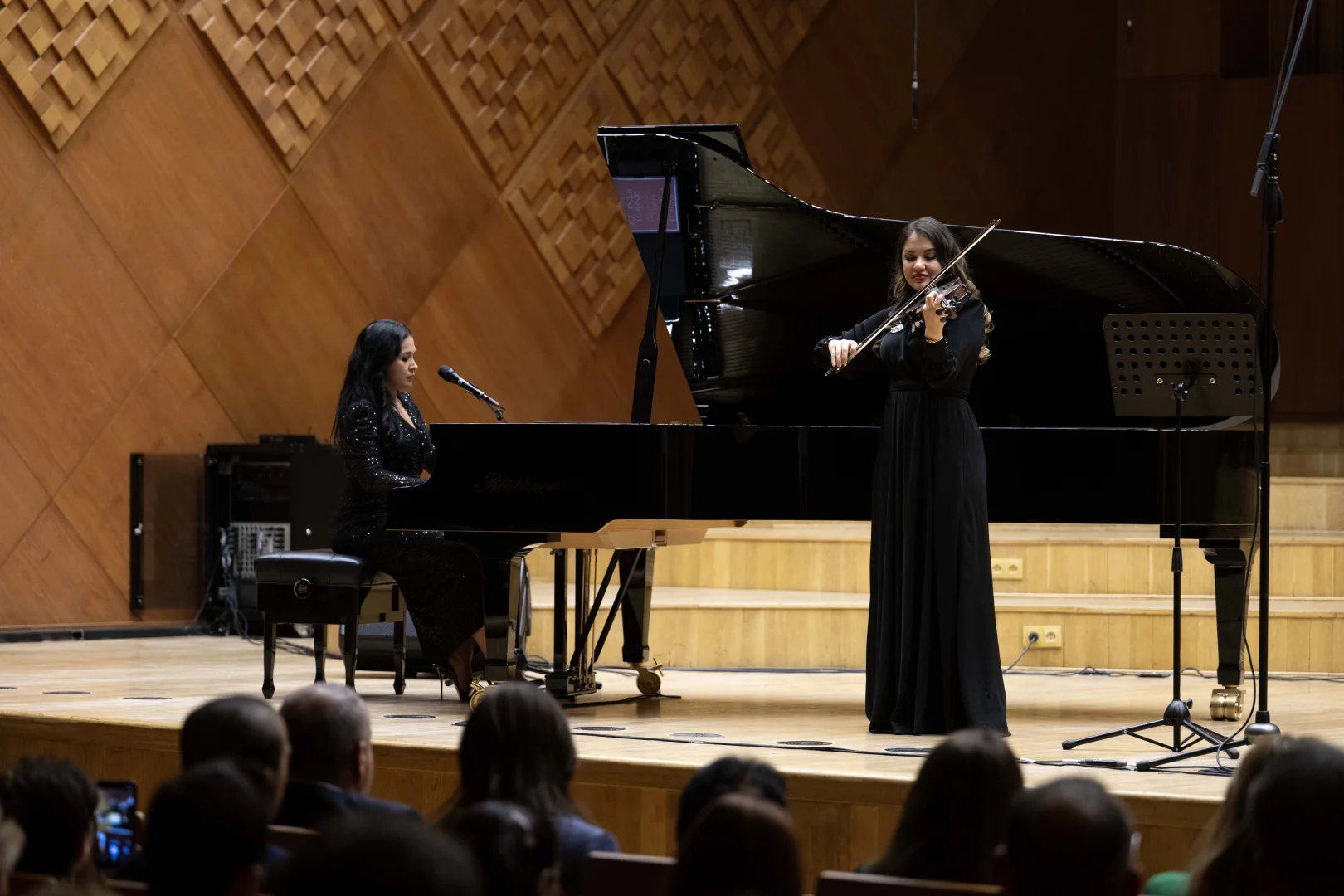 Ankara'da "7 Güzel" müzik grubu "Zafer Destanı" konseri verdi