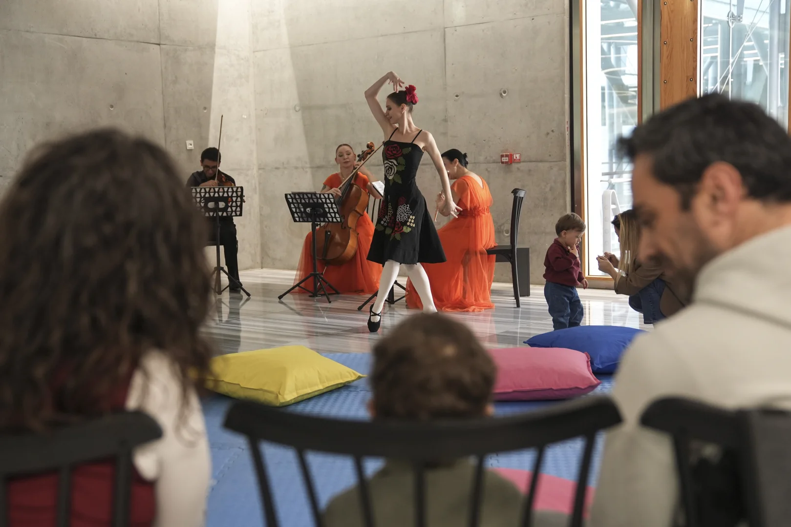 Ankara'da sonbahar temalı klasik müzik ve bale konseri çocuklarla buluştu