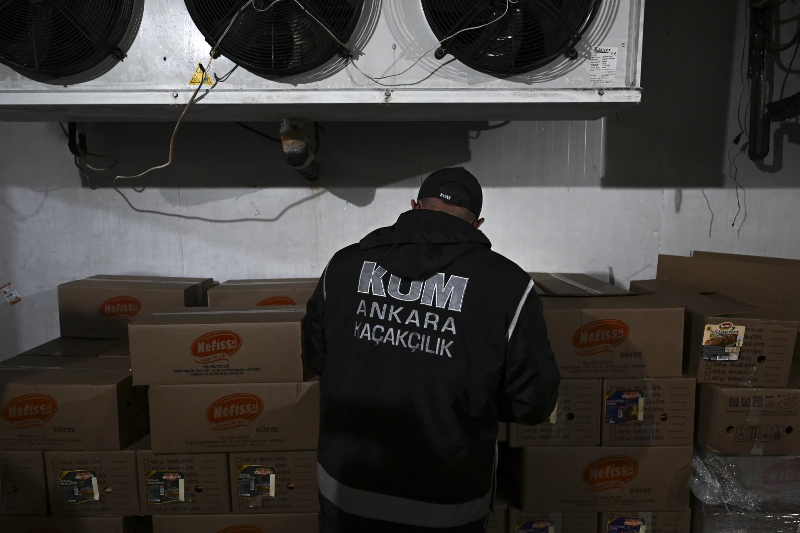 Ankara'da "taklit ve tağşiş" denetiminde üretime uygun olmayan yaklaşık 64 ton ürün ele geçirildi