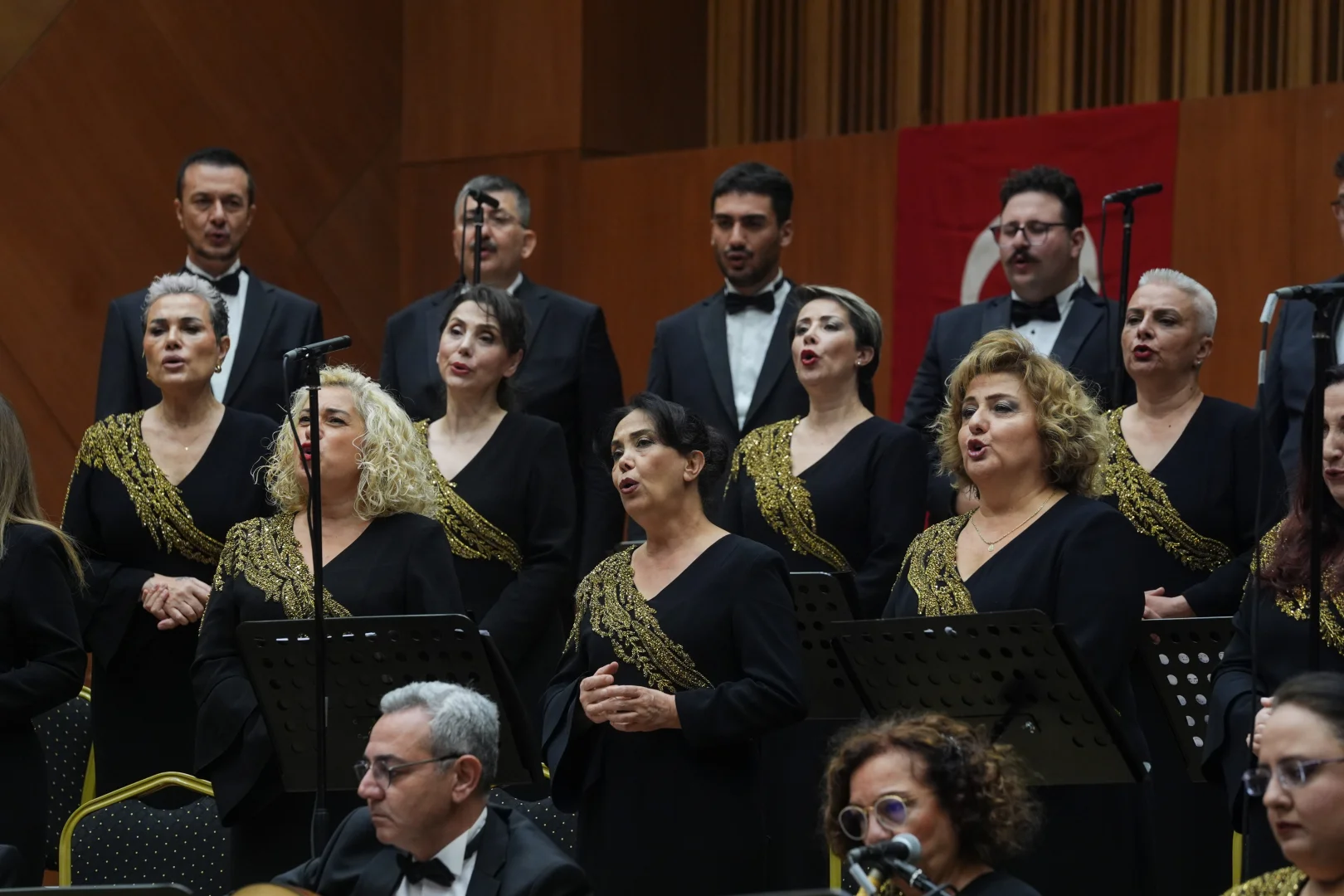 Ankara Devlet Klasik Türk Müziği Korosu "Cumhuriyet Coşkusu" konseri verdi