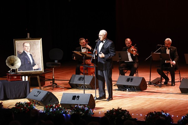 Antalya'da Atatürk, “Hasret” konseriyle anıldı