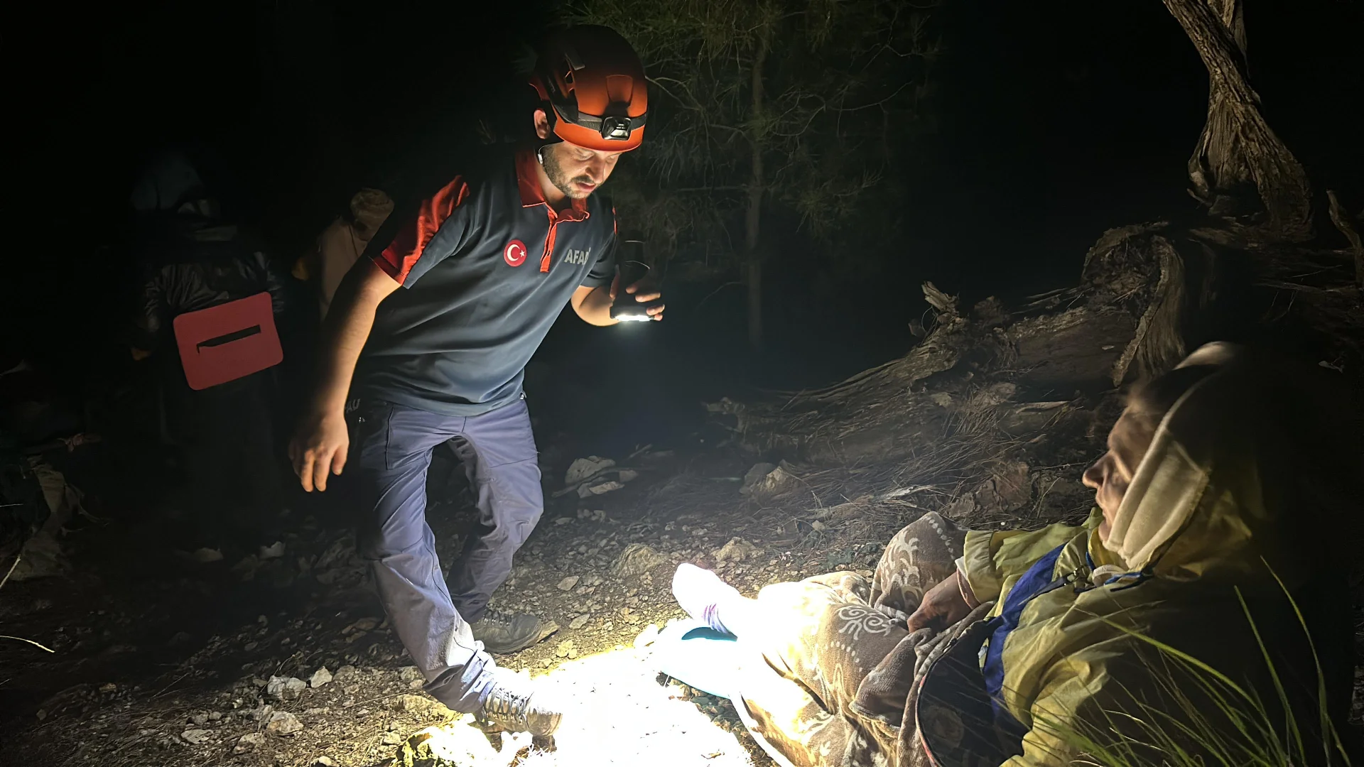 Antalya'da dağlık alanda mahsur kalan turist kurtarıldı