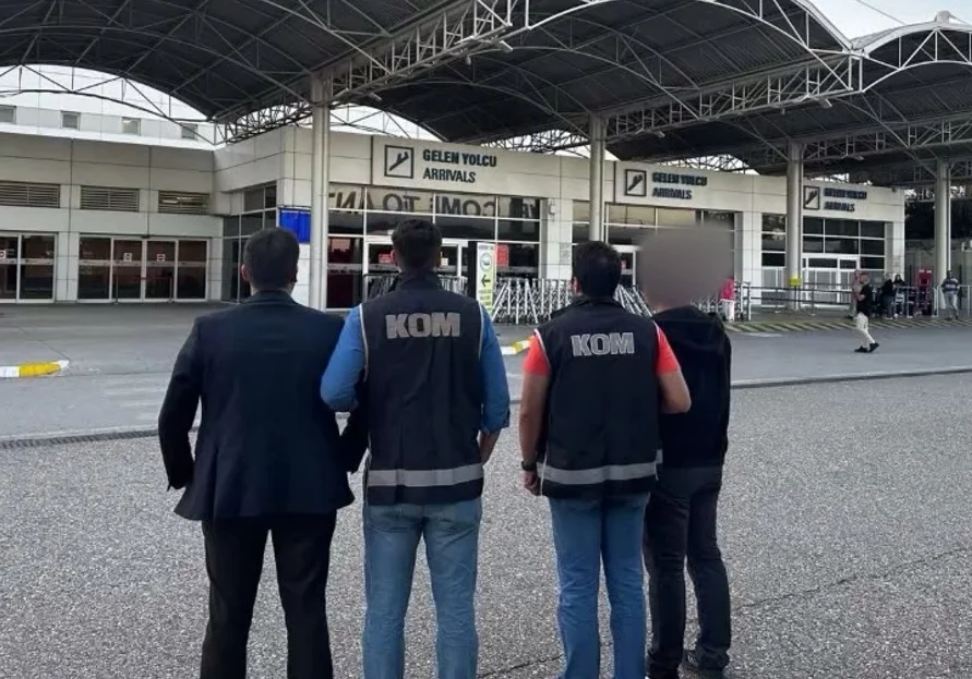 Antalya'da "zimmet" suçlamasıyla Gümrük Müdürlüğünde görevli 5 şüpheli tutuklandı