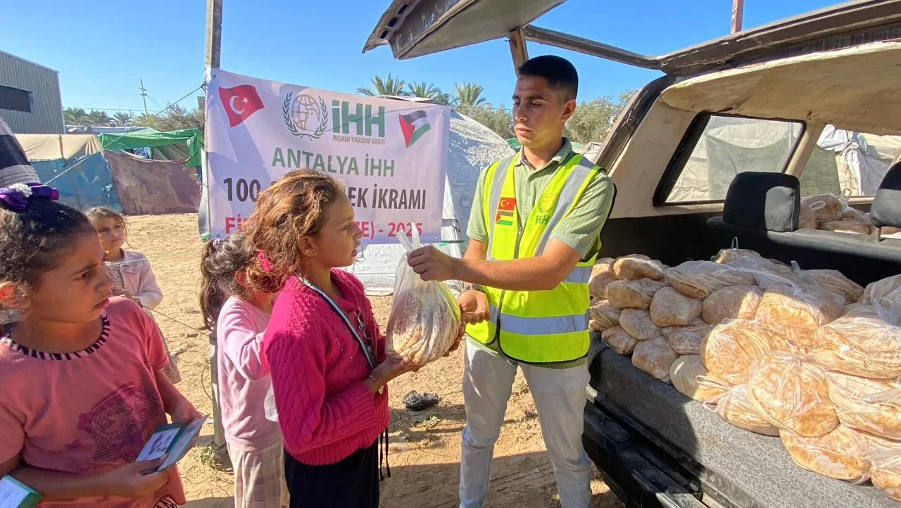 Antalya İHH, Gazze'ye 100 bin ekmek desteği sağladı