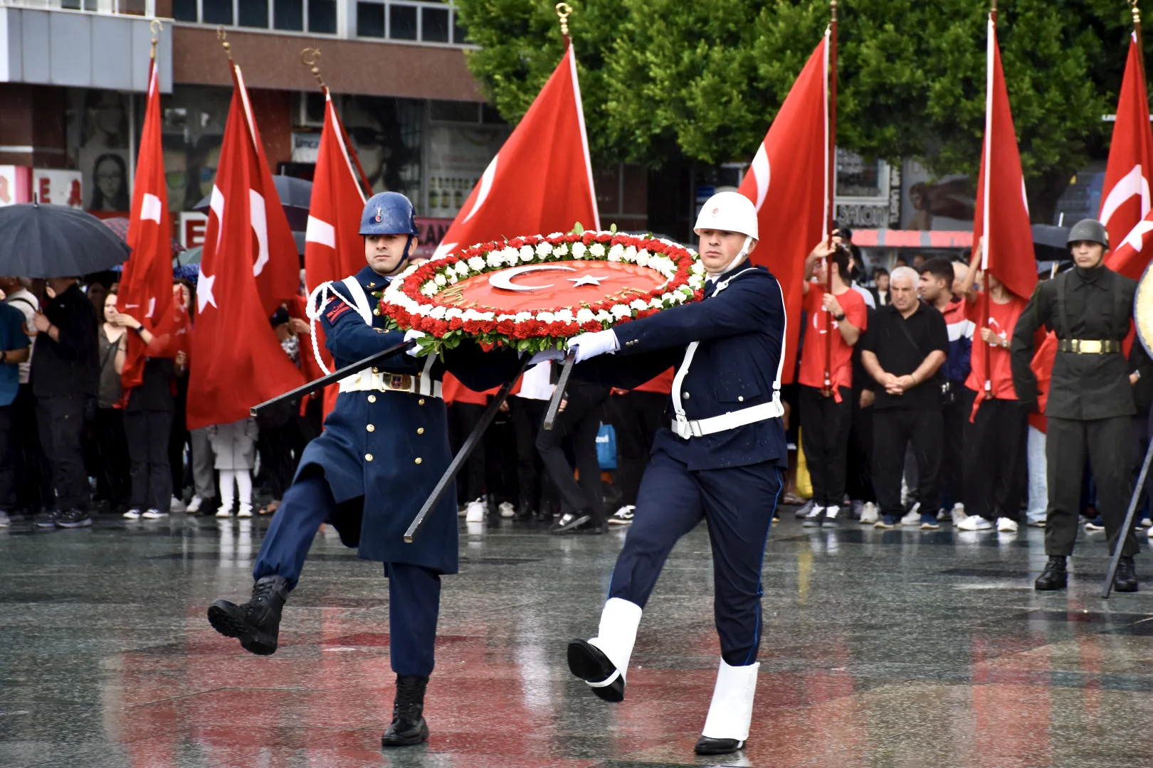 Antalya ve çevre illerde 29 Ekim Cumhuriyet Bayramı dolayısıyla tören düzenlendi