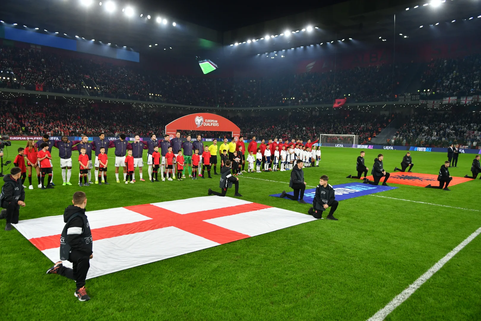 Arnavutluk - İngiltere