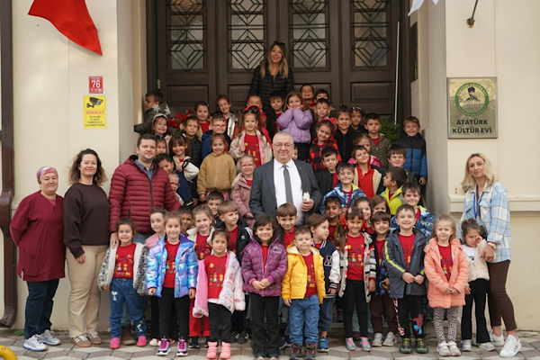 Atatürk Kültür Evi ziyaretçilerini ağırlıyor