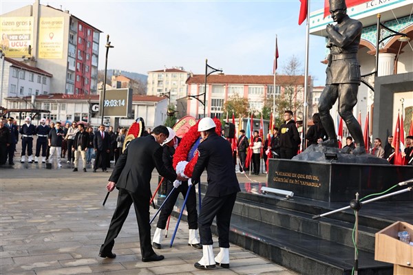 Atatürk, Küthaya'da düzenlenen törenle anıldı
