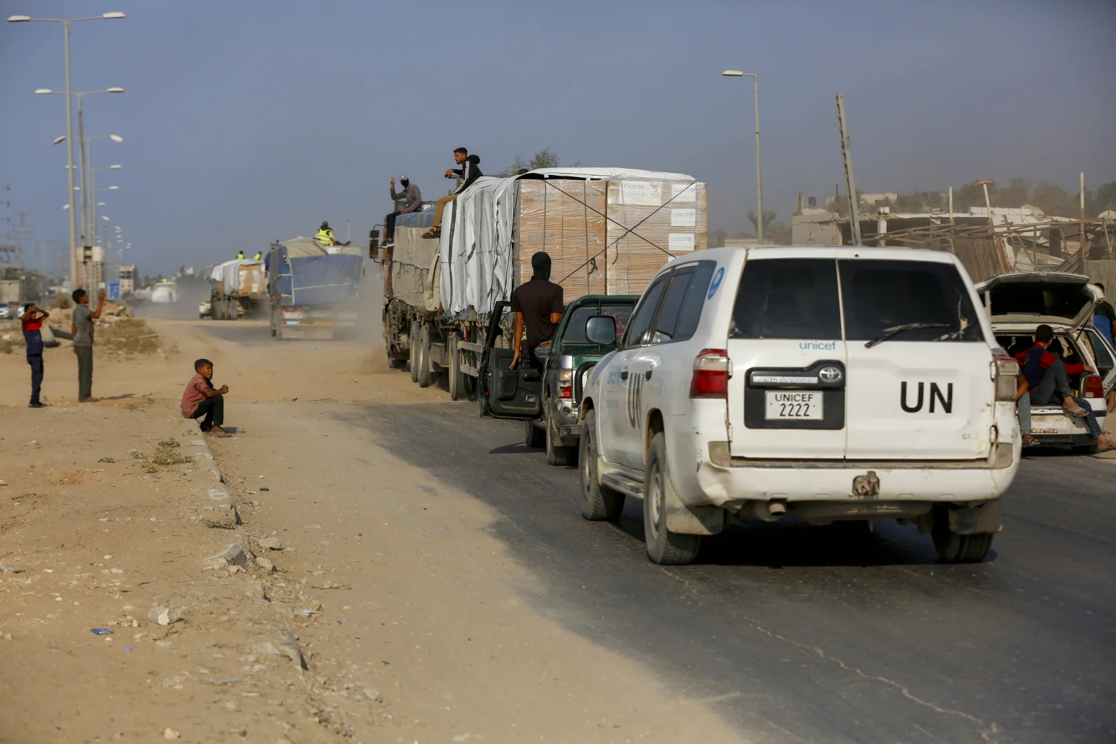 Ateşkes anlaşması kapsamında Gazze’ye yardım tırlarının girişi sürüyor