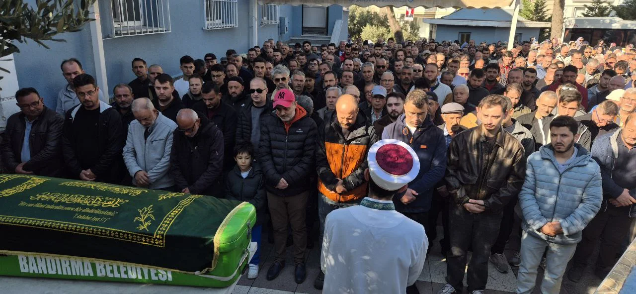 Aydın'da arkadaşlarının evinde ölü bulunan üniversite öğrencisinin cenazesi, Balıkesir'de defnedildi