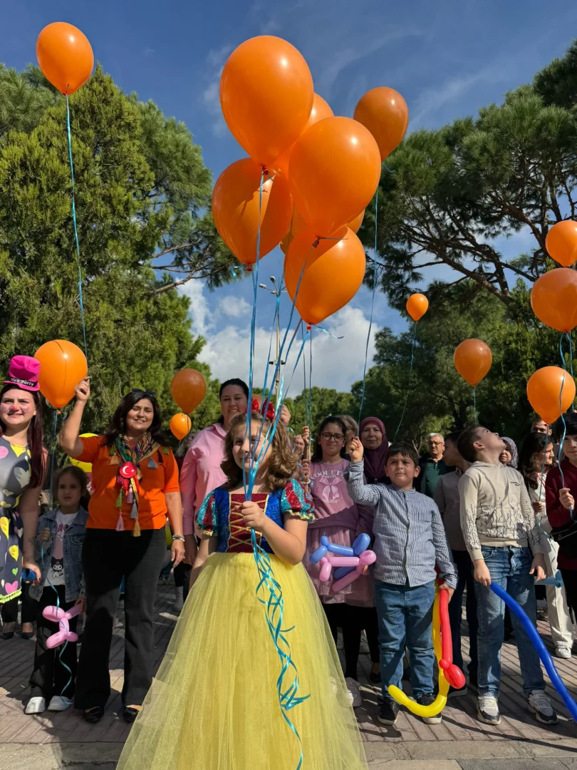 Aydın'da lösemiyi yenen 7 yaşındaki Masal için havaya balon bırakıldı