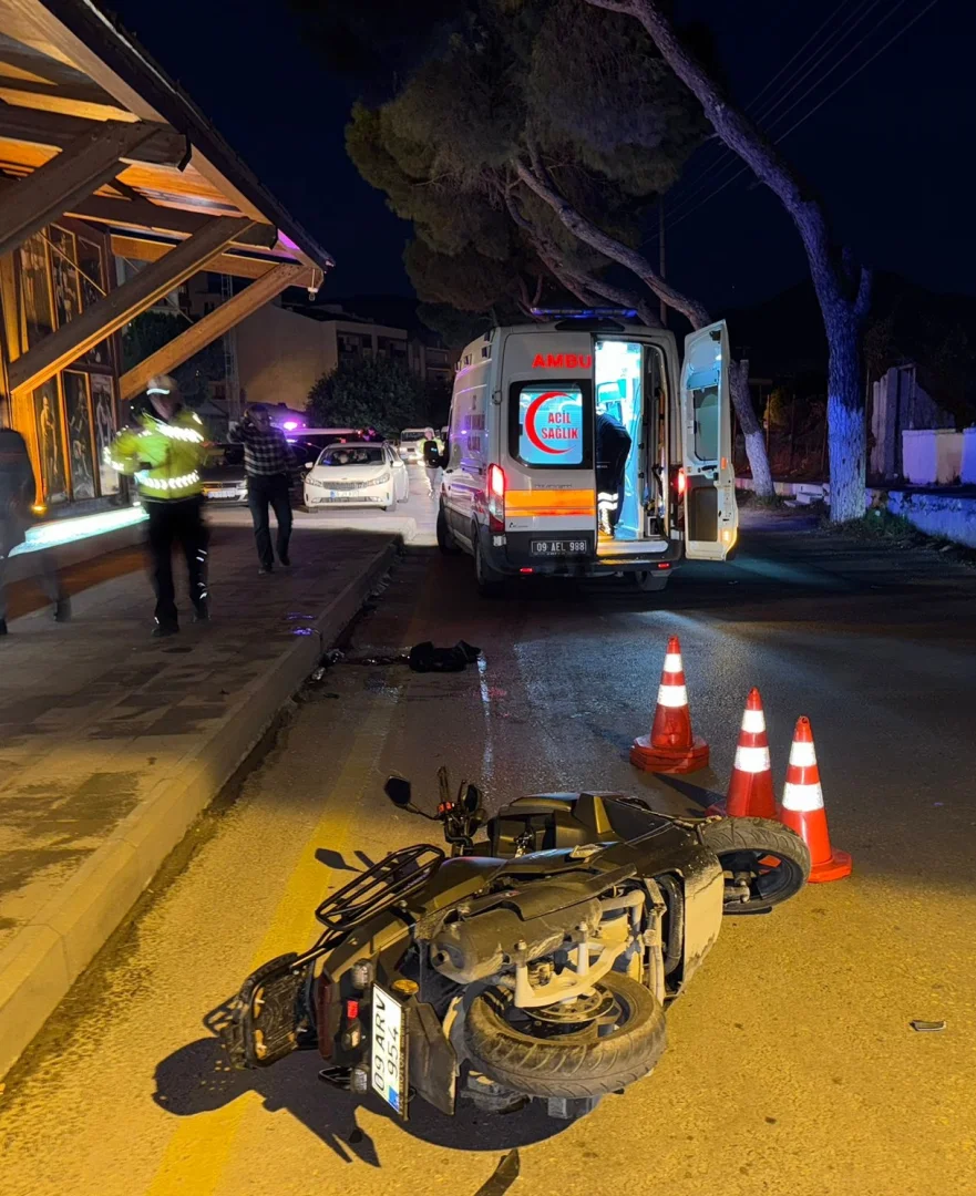 Aydın'da motosikletin kaldırıma çarpma anı güvenlik kamerasında