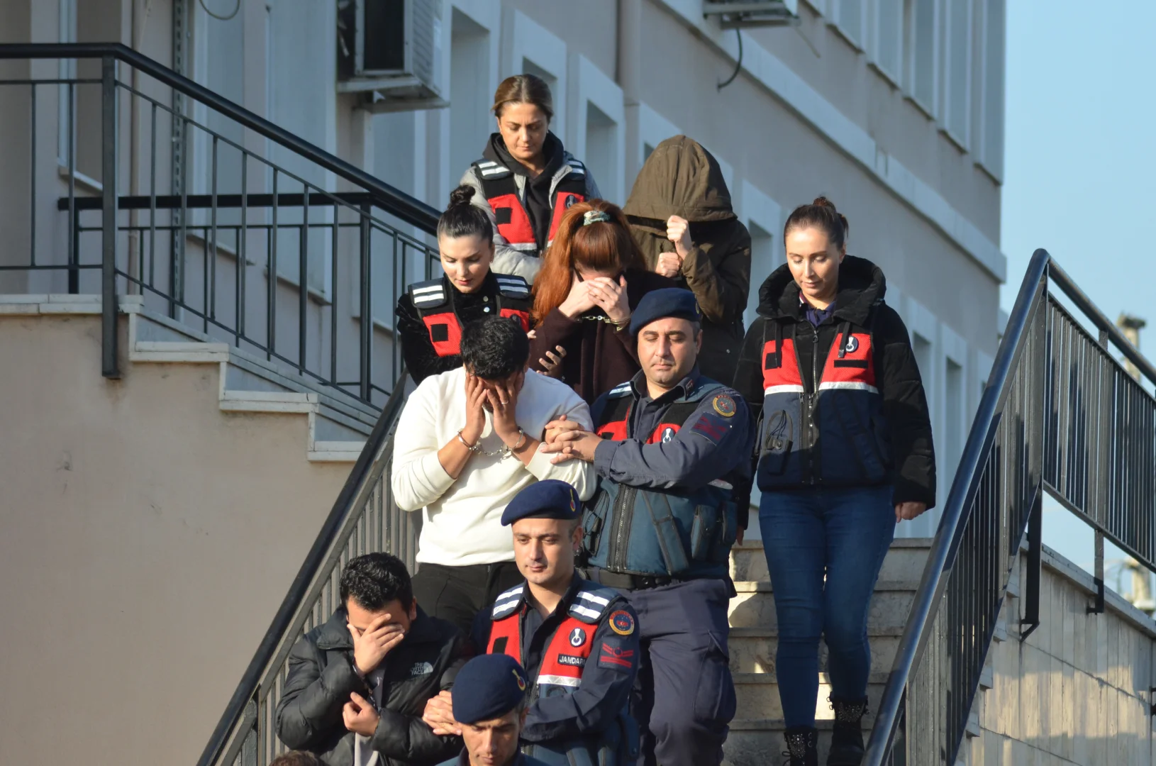 Aydın merkezli 7 ilde yatırım dolandırıcılığı operasyonunda 12 tutuklama