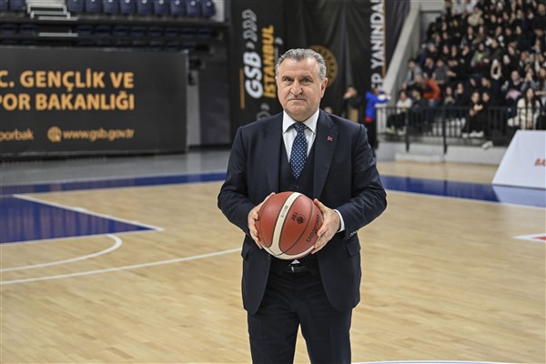 Bakan Bak’tan milli sporcuya tebrik