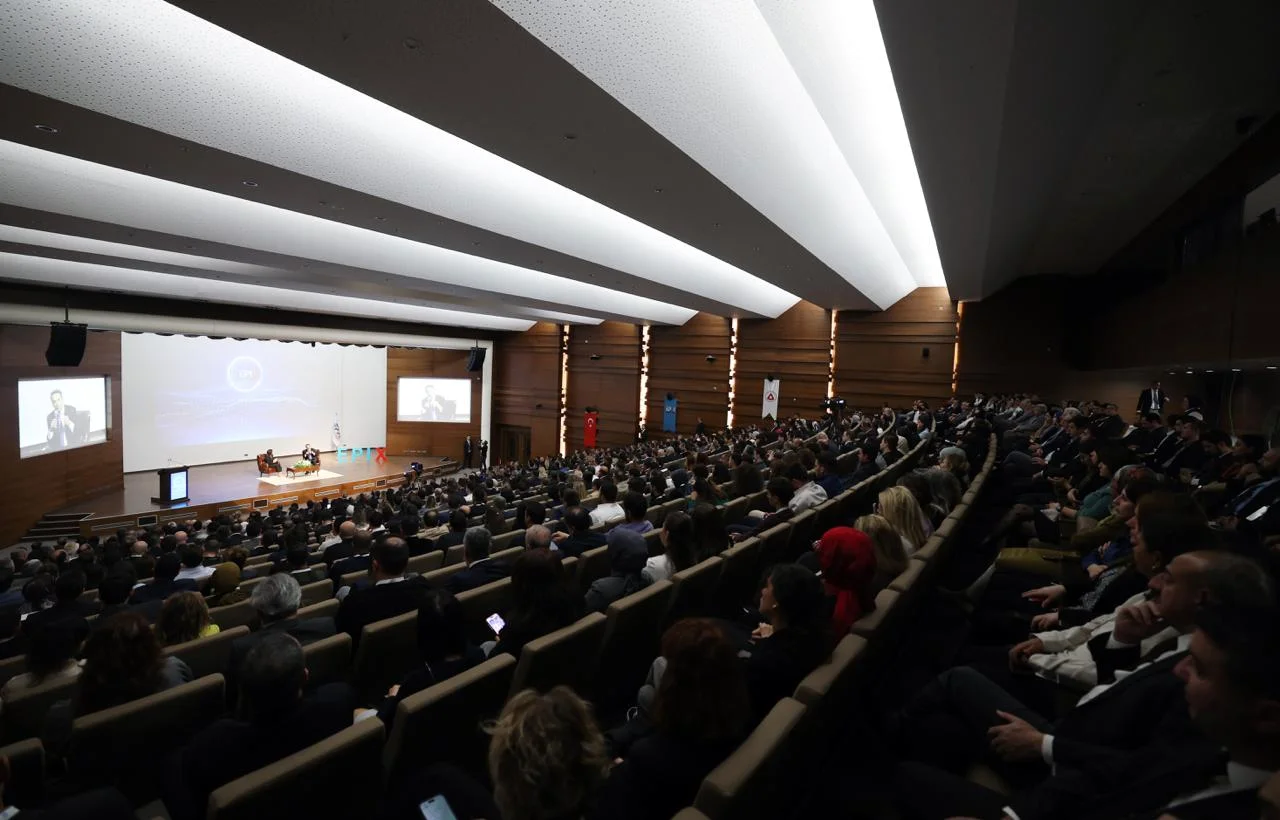 Bakan Bayraktar, EPIX söyleşisinde enerji uzmanlarıyla buluştu