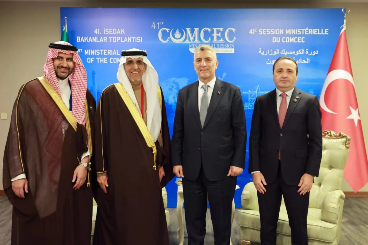 Bakan Bolat, İSEDAK Toplantısında Yoğun Görüşmelerde Bulundu