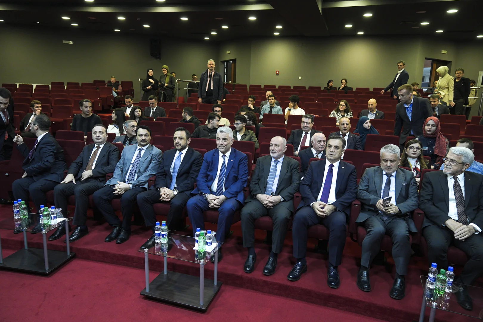 Bakan Bolat, Uluslararası Saraybosna Üniversitesi'nde öğrenci ve akademisyenlerle buluştu