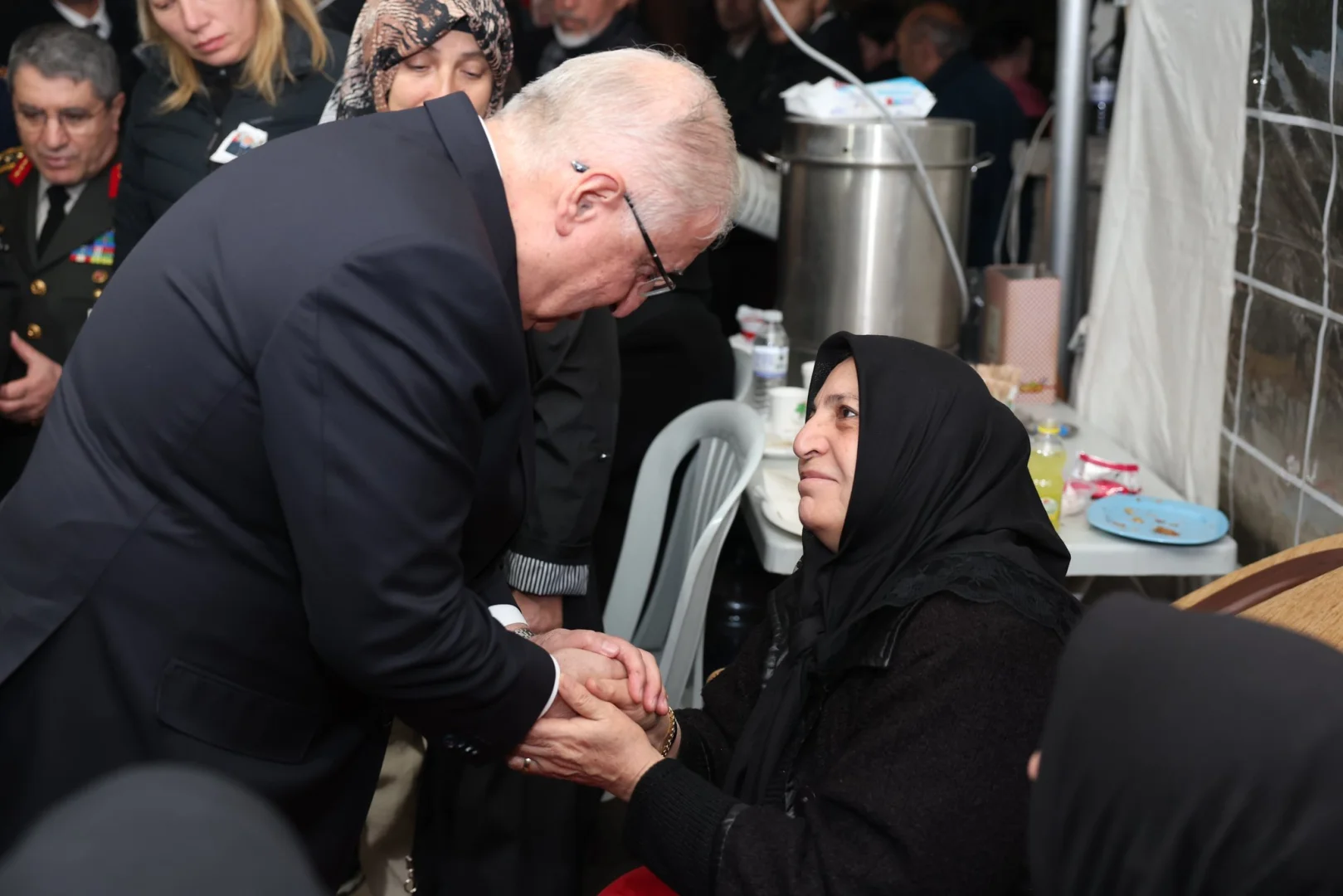 Bakan Güler'den şehit Üsteğmen Kandemir ile şehit Uzman Çavuş Dolapci'nin ailelerine taziye ziyareti