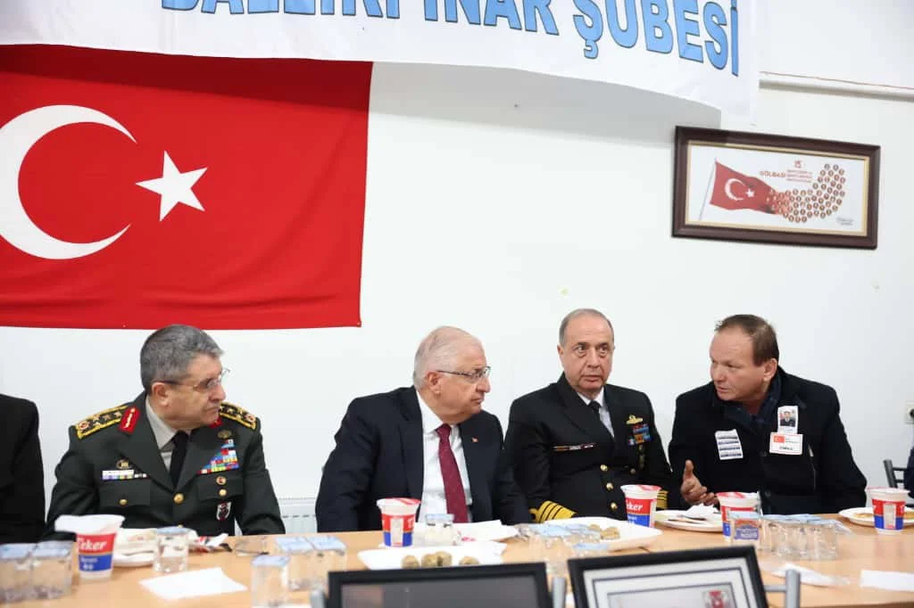 Bakan Güler'den şehit Üsteğmen Kandemir'in ailesine taziye ziyareti