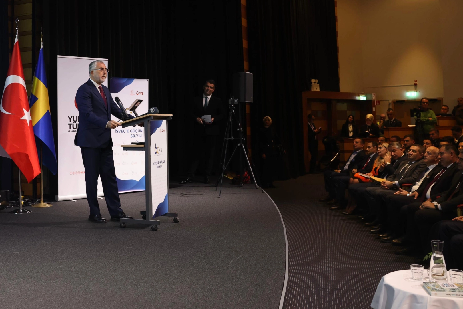 Bakan Işıkhan, İsveç’te Türk gurbetçilerle buluştu