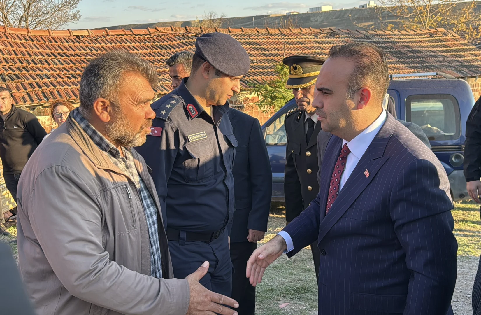 Bakan Kacır'dan şehit Astsubay Üstçavuş Burak İbbiği'nin ailesine ziyaret