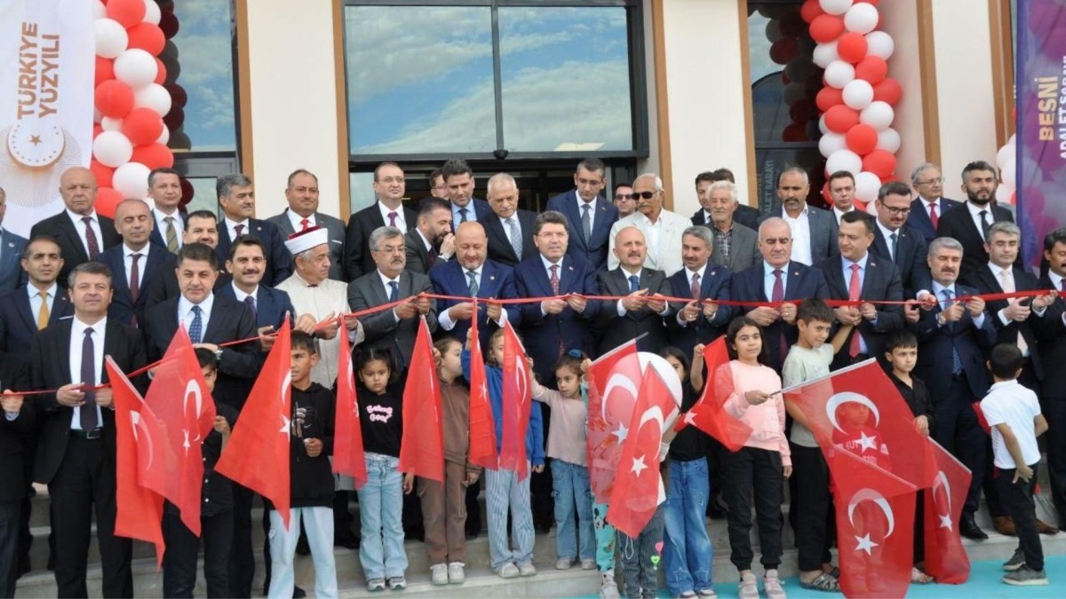 Bakan Tunç Besni’de konuştu: ‘Deprem davalarında adaletli sonuca ulaşacağız’  - Videolu Haber