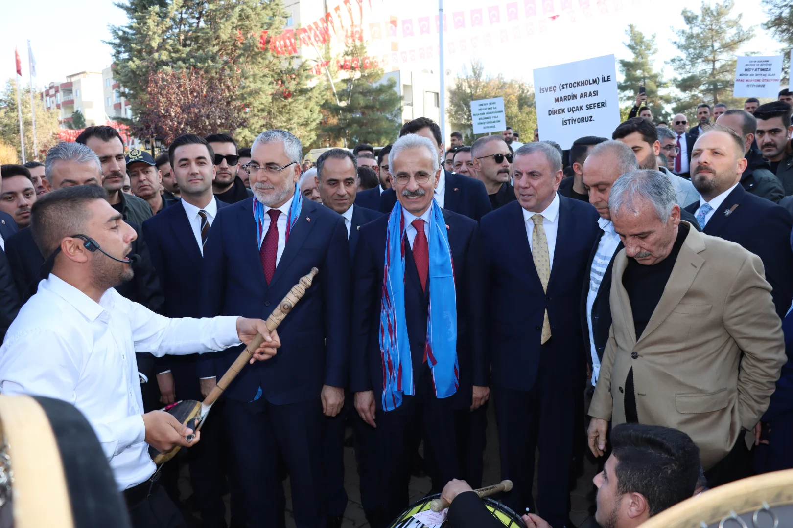 Bakanlar Uraloğlu ve Işıkhan, Midyat Belediyesini ziyaret etti