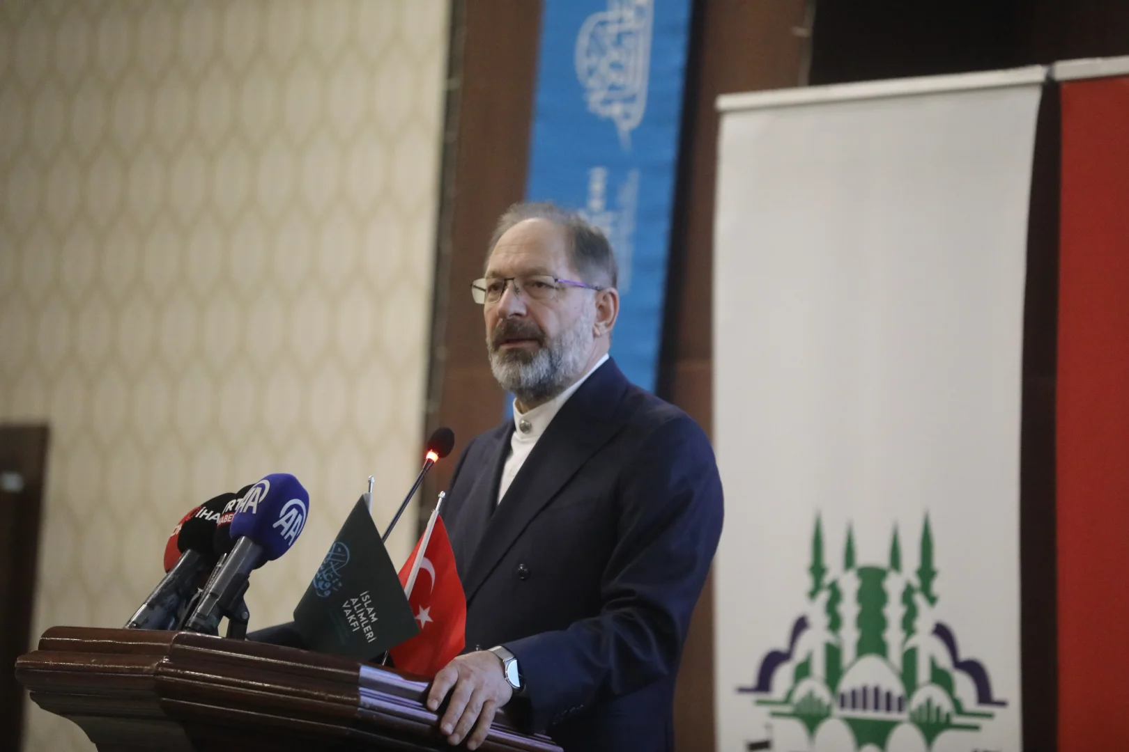 Balkanlar'dan gelen din alimleri Edirne'de bir araya geldi