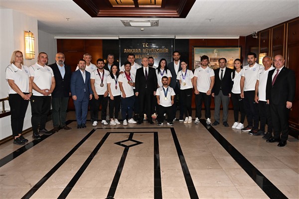 Başkan Yavaş, ASKİ Spor’un şampiyon sporcularını ağırladı