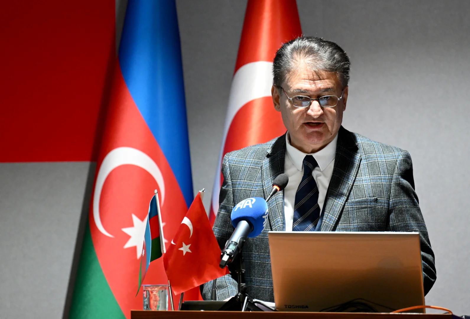 Başkentte, "Taşları Toplama Zamanı" kitabı tanıtıldı