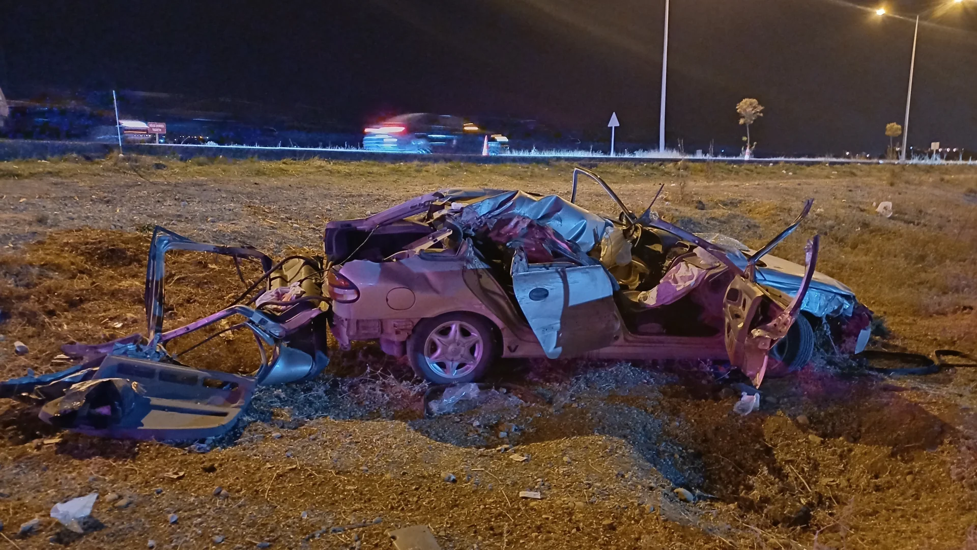 Batman'da tıra arkadan çarpan otomobildeki 2 çocuk öldü, sürücü yaralandı