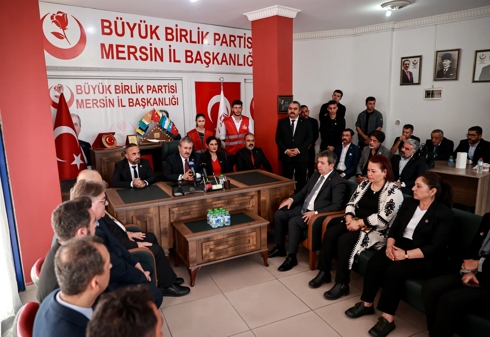 BBP Genel Başkanı Destici, partisinin Mersin İl Başkanlığını ziyaret etti