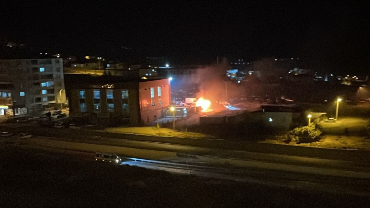 Besni’de düğün salonunda yangın çıktı  - Videolu Haber