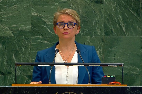 Birleşik Krallık Dışişleri Bakanı Cooper, Kanada’da Anma Günü’ne katıldı