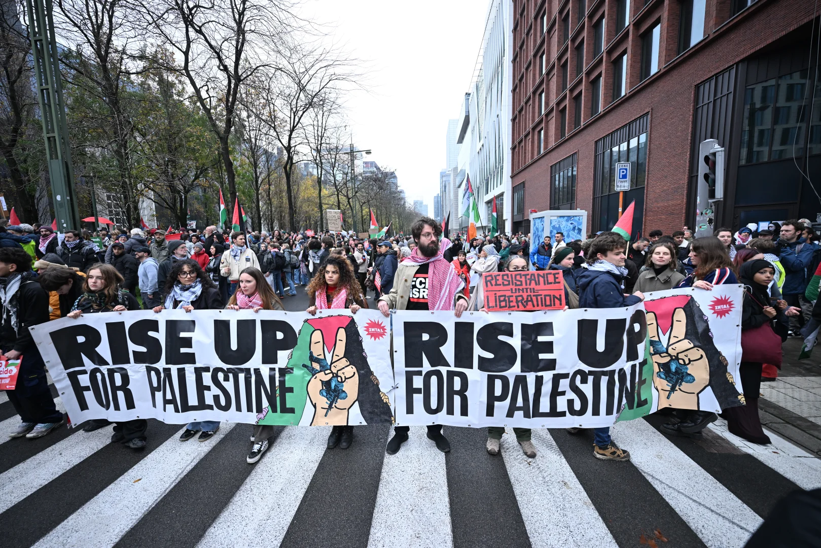 Brüksel'de binlerce kişi Gazze için gösteri düzenledi