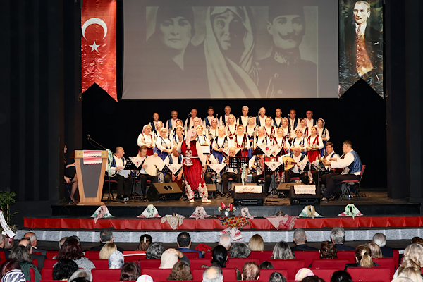 Bursa’da Atatürk anısına Rumeli-Balkan türküleri seslendirildi