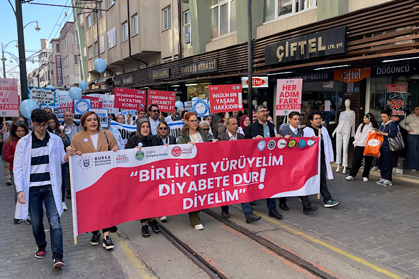 Bursa’da ''Diyabet Farkındalığı Yürüyüşü'' düzenlendi