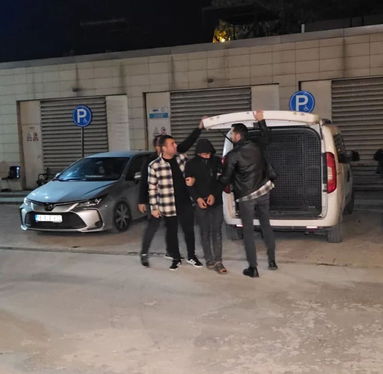 Bursa'da kesinleşmiş 12 yıl hapis cezası bulunan firari, çalıntı motosikletle yakalandı